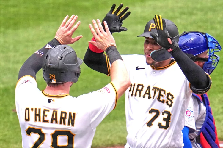 Pirates go deep to hold off Cubs